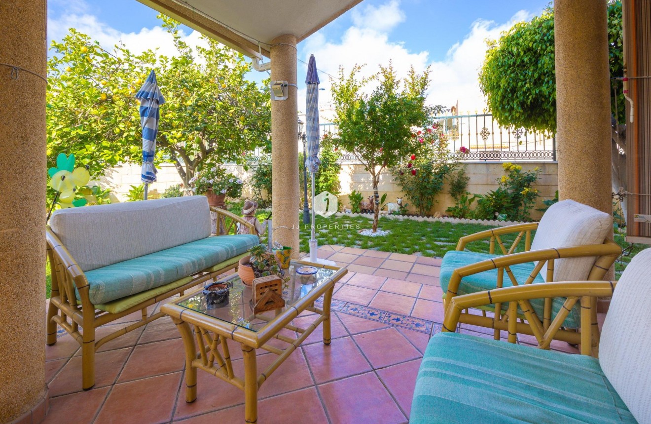 Segunda mano - Villa -
Torrevieja - aguas nuevas