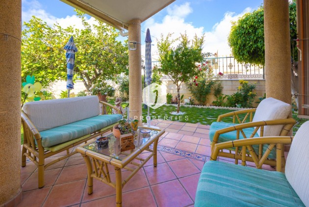 Segunda mano - Villa -
Torrevieja - aguas nuevas