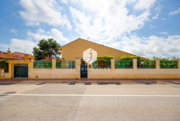 Segunda mano - Villa -
Torrevieja - aguas nuevas