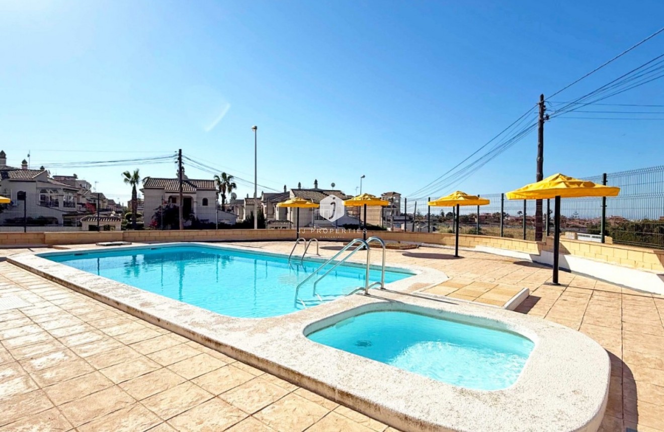 Segunda mano - Bungalow -
Torrevieja - Costa Blanca