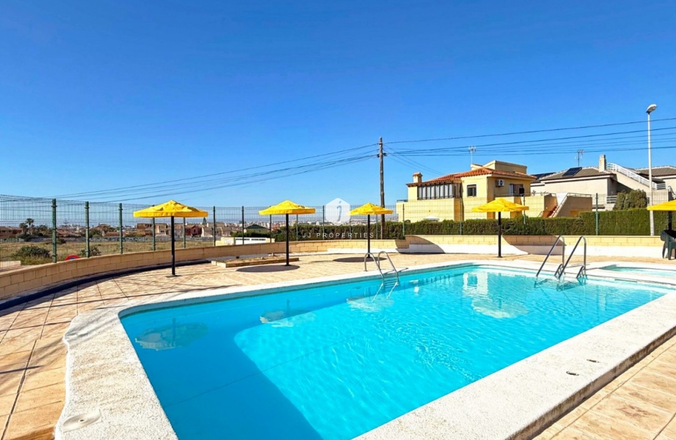 Segunda mano - Bungalow -
Torrevieja - Costa Blanca