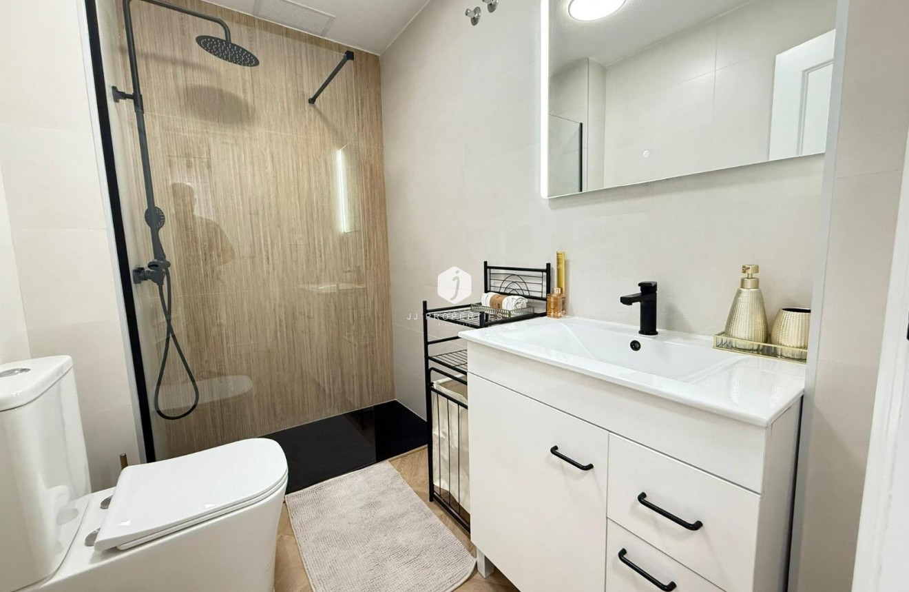 Segunda mano - Apartamento / piso -
Torrevieja - PARQUE DE LAS NACIONES