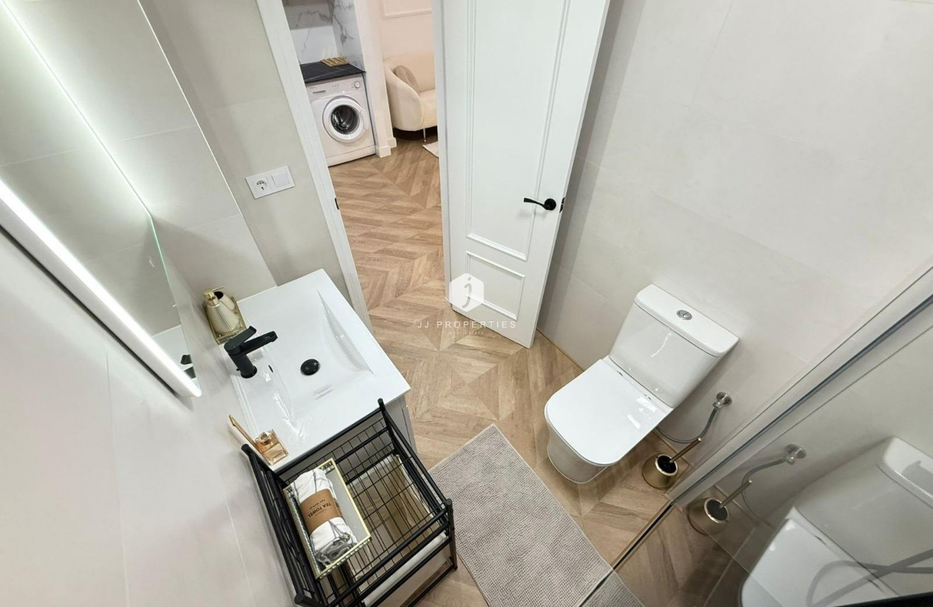 Segunda mano - Apartamento / piso -
Torrevieja - PARQUE DE LAS NACIONES