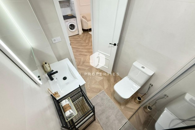 Segunda mano - Apartamento / piso -
Torrevieja - PARQUE DE LAS NACIONES