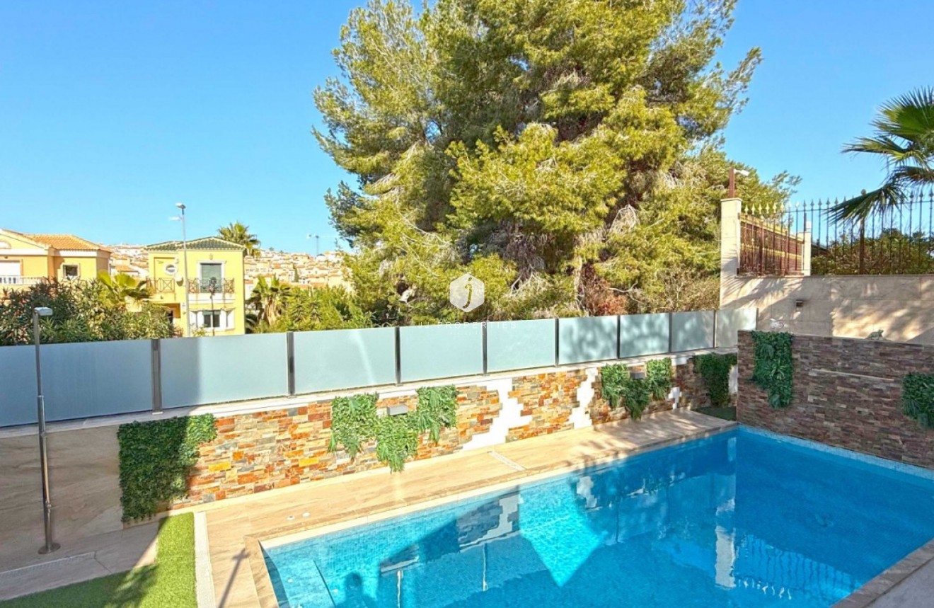 Z drugiej ręki - Villa -
Orihuela Costa - Costa Blanca