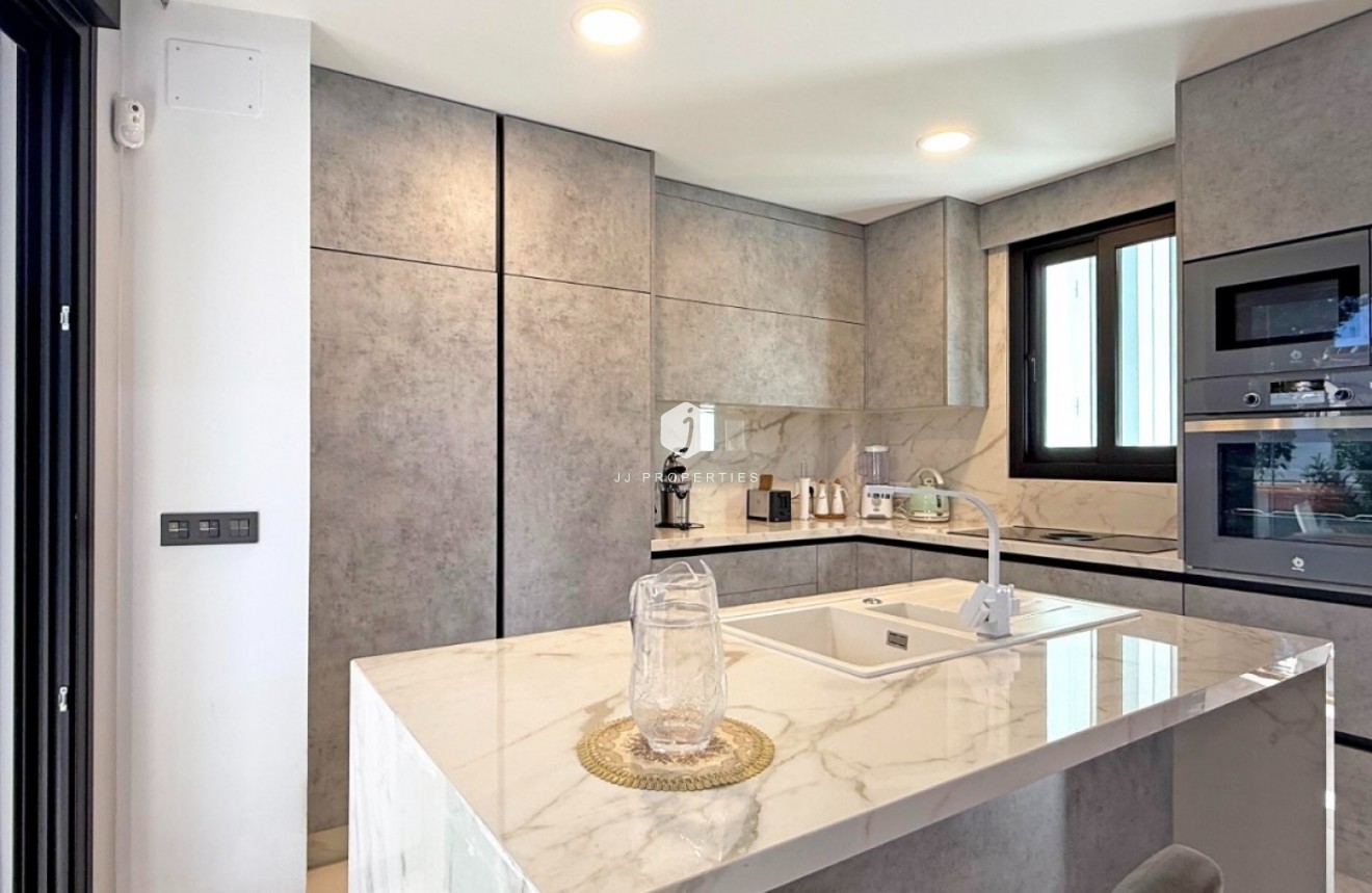 Z drugiej ręki - Villa -
Orihuela Costa - Costa Blanca