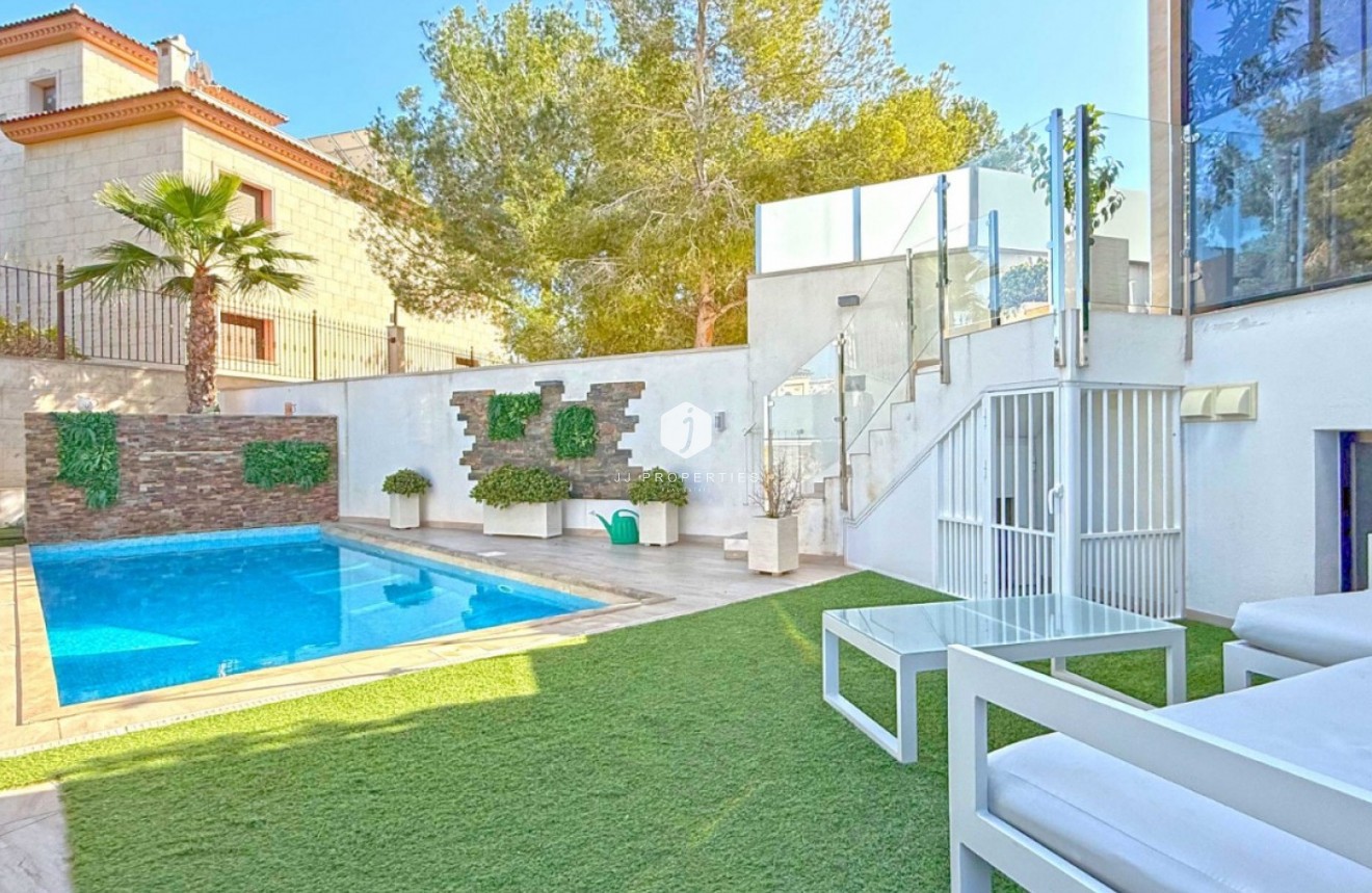 Z drugiej ręki - Villa -
Orihuela Costa - Costa Blanca