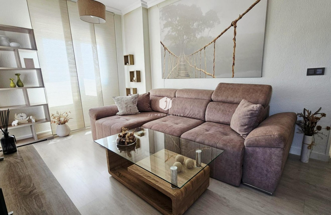 Segunda mano - Apartamento / piso -
Torrevieja - Nueva Torrevieja