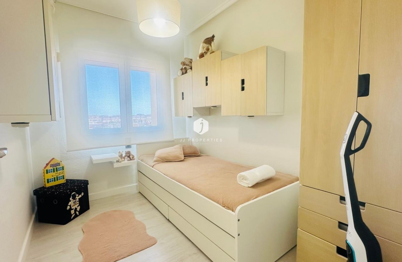 Segunda mano - Apartamento / piso -
Torrevieja - Nueva Torrevieja