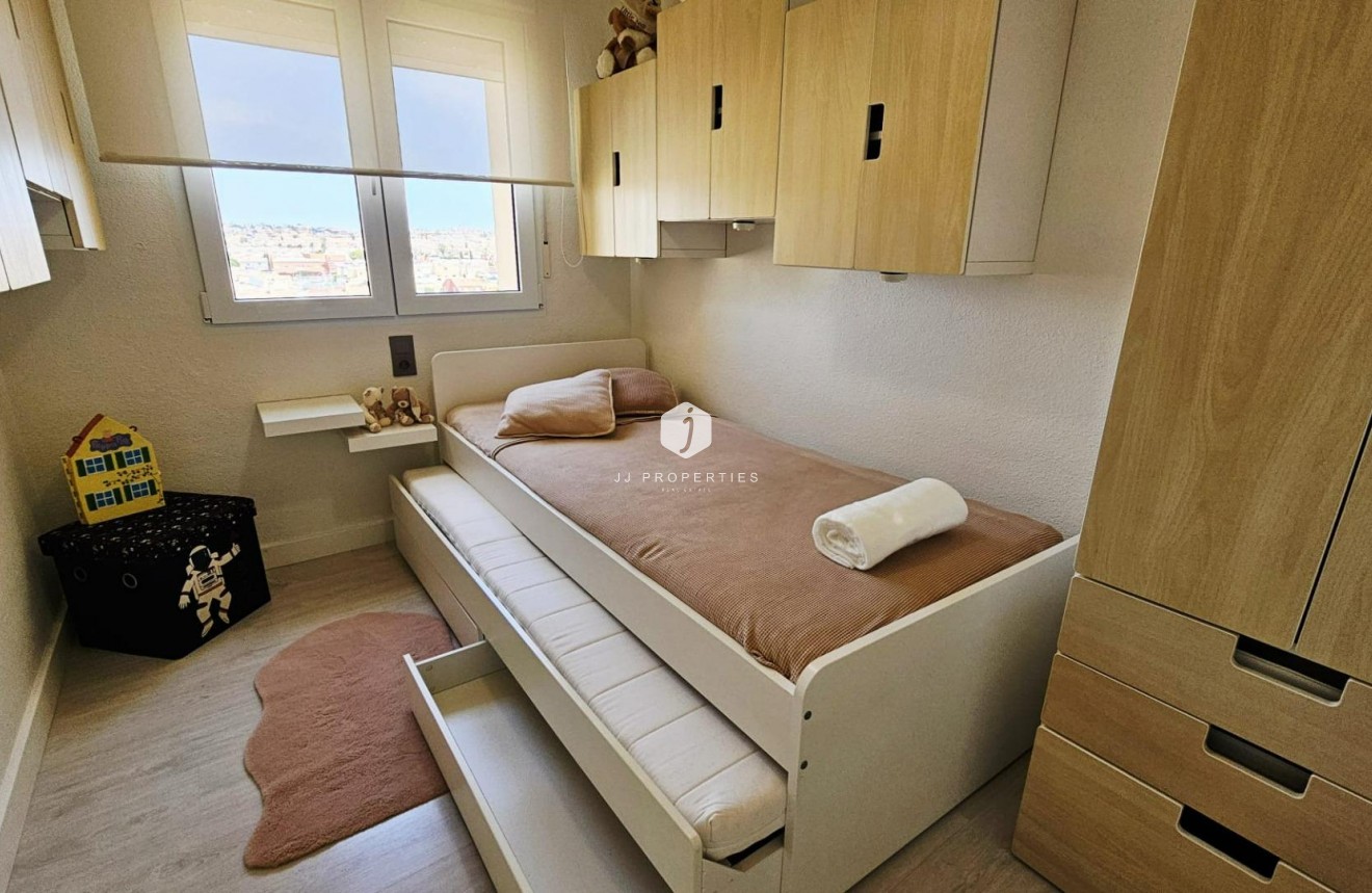 Segunda mano - Apartamento / piso -
Torrevieja - Nueva Torrevieja