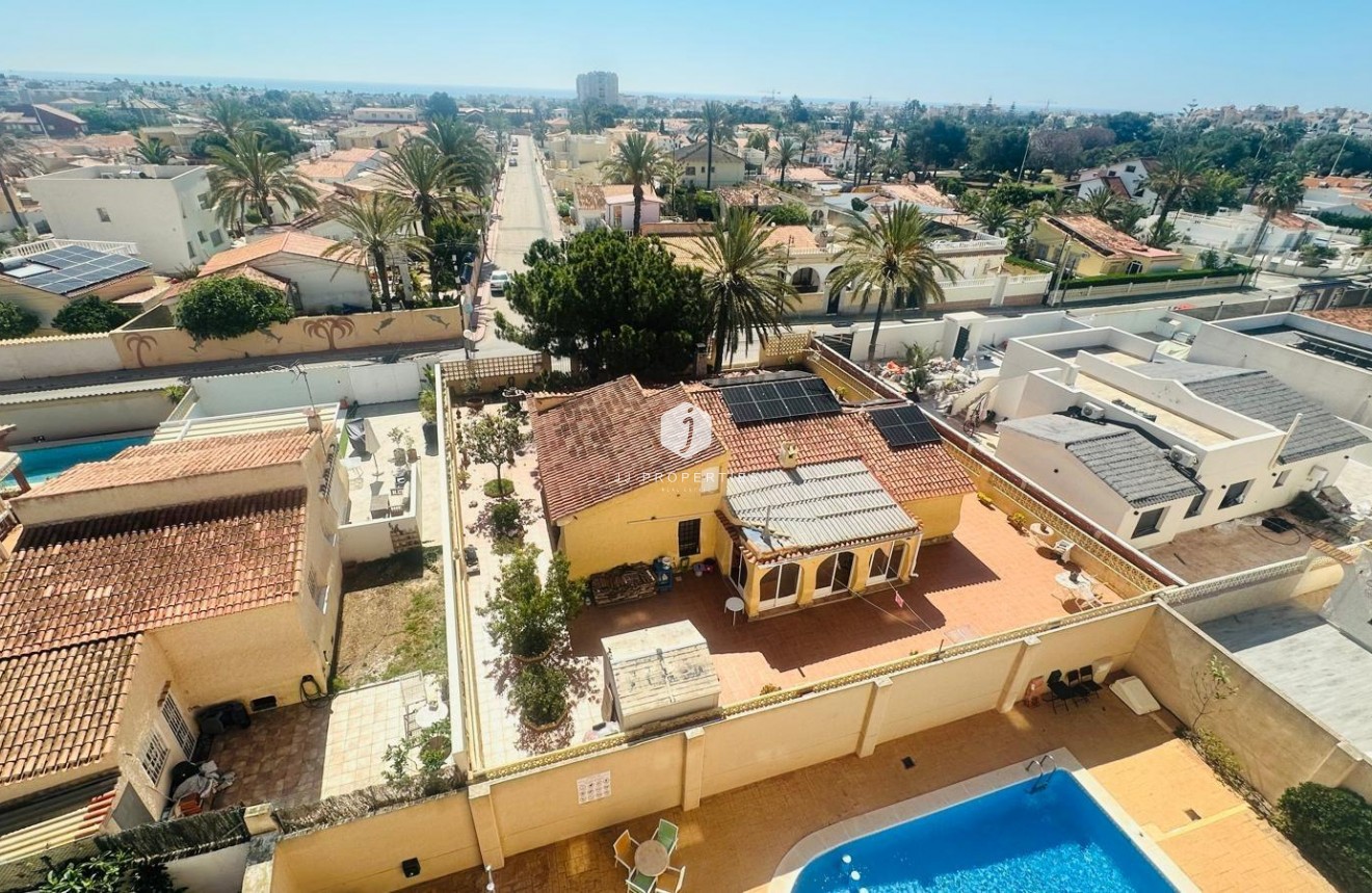 Segunda mano - Apartamento / piso -
Torrevieja - Nueva Torrevieja