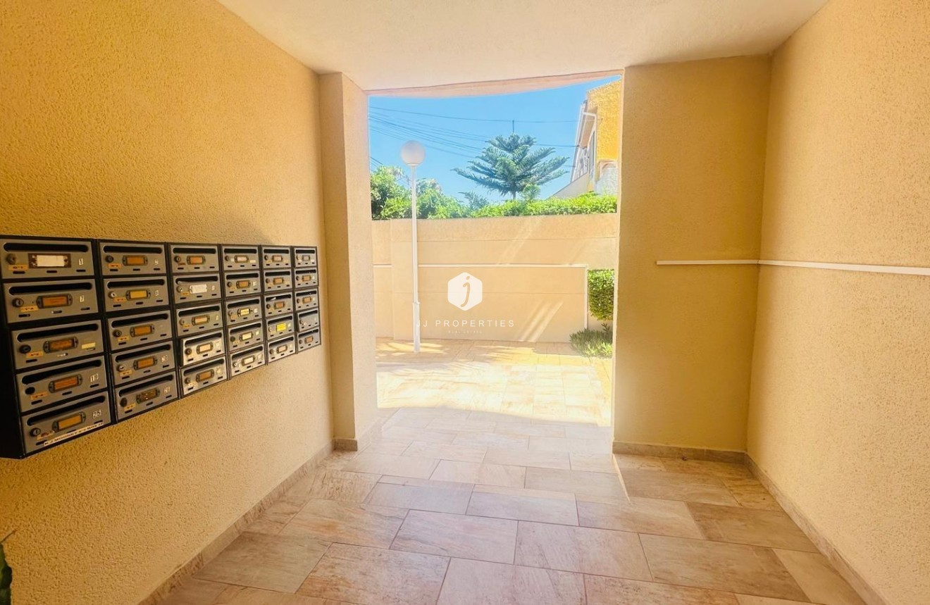 Segunda mano - Apartamento / piso -
Torrevieja - Nueva Torrevieja