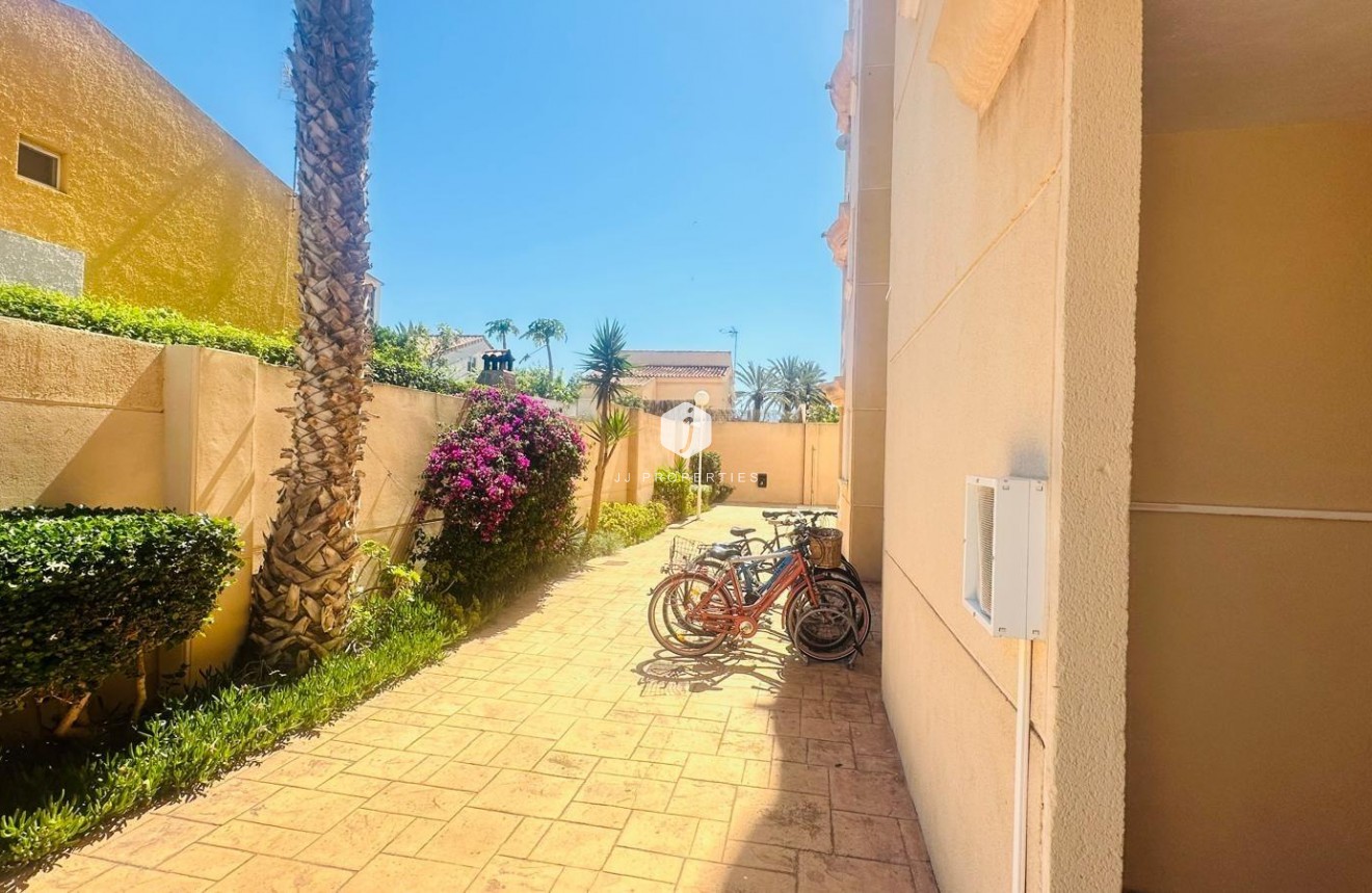 Segunda mano - Apartamento / piso -
Torrevieja - Nueva Torrevieja