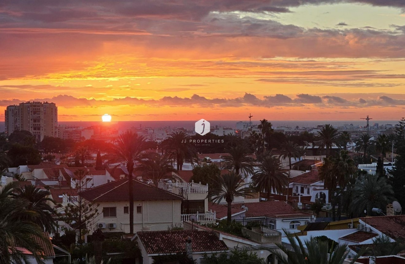 Segunda mano - Apartamento / piso -
Torrevieja - Nueva Torrevieja