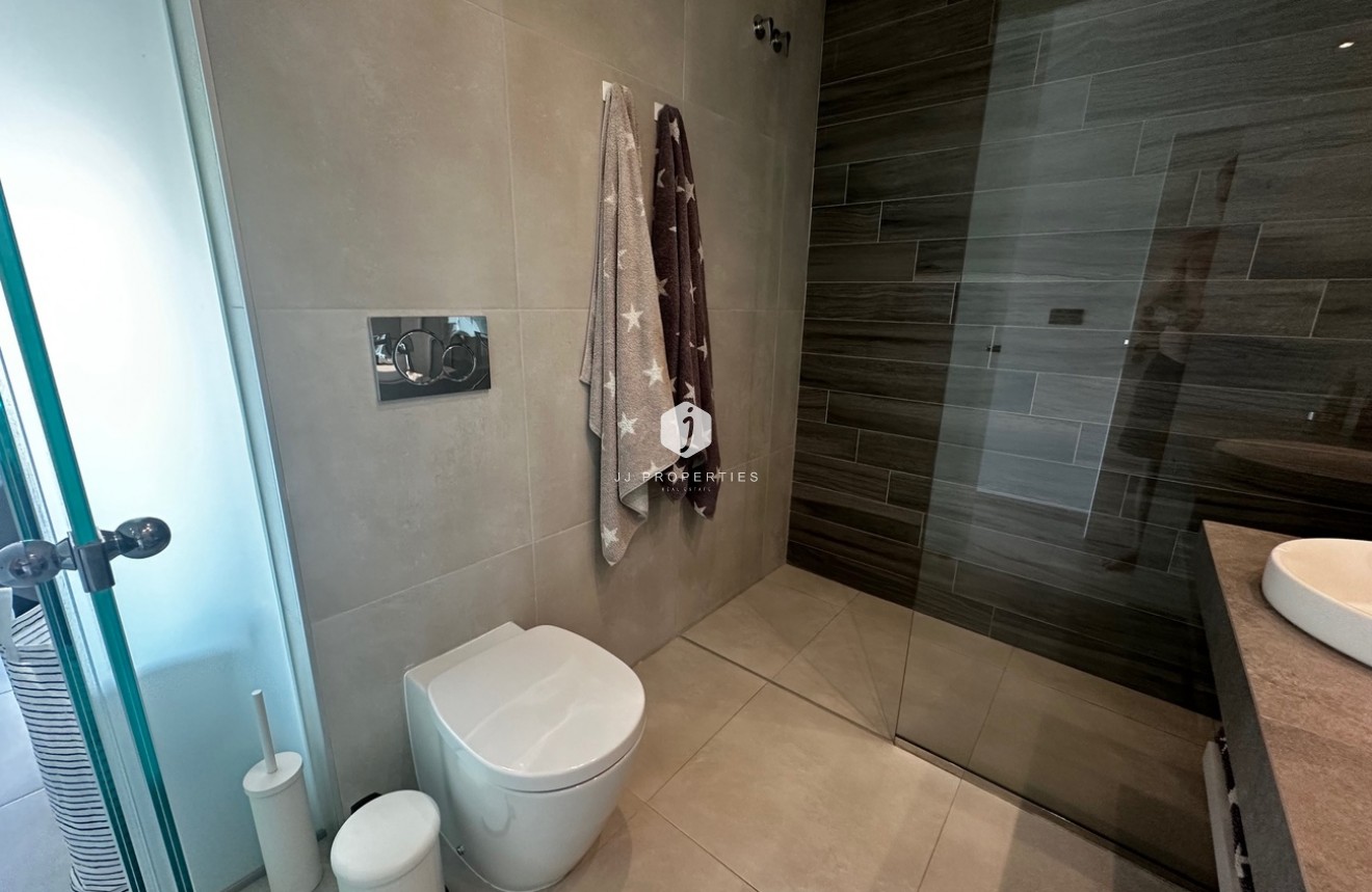 Aus zweiter Hand - Penthouse -
El Raso