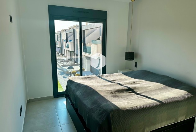 Aus zweiter Hand - Penthouse -
El Raso