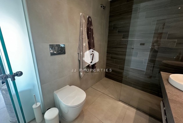 Aus zweiter Hand - Penthouse -
El Raso