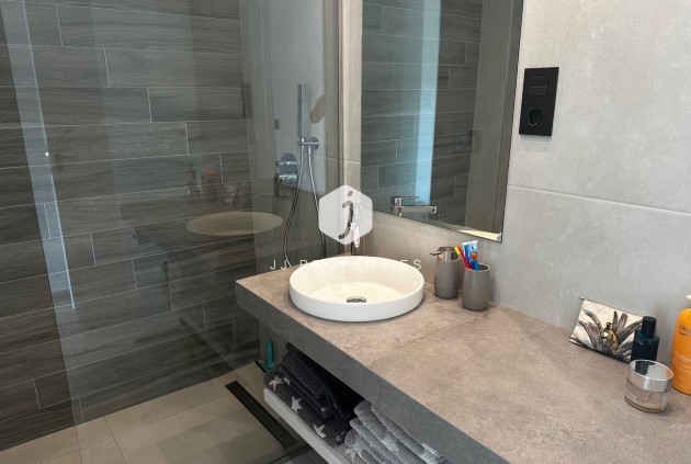 Aus zweiter Hand - Penthouse -
El Raso