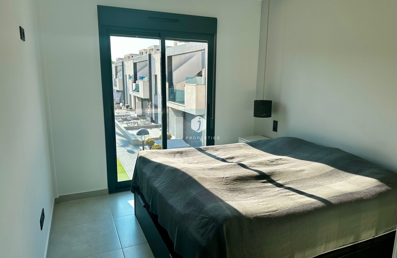 Aus zweiter Hand - Penthouse -
El Raso