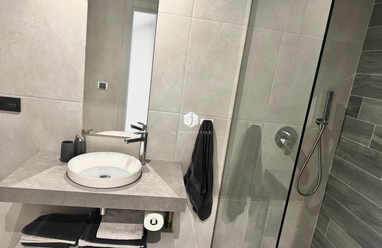 Aus zweiter Hand - Penthouse -
El Raso