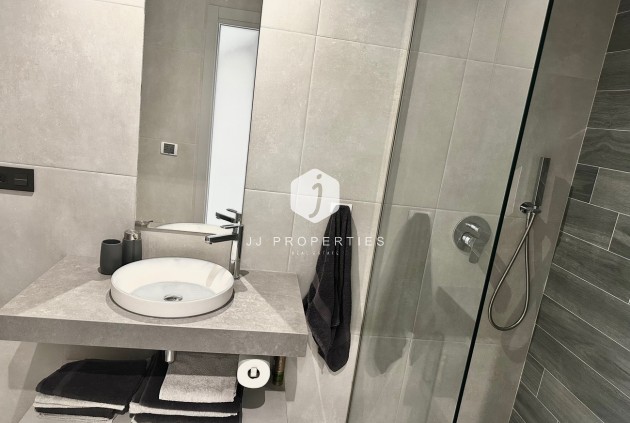 Aus zweiter Hand - Penthouse -
El Raso