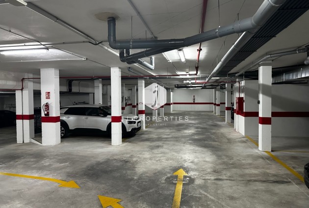 Aus zweiter Hand - Penthouse -
El Raso