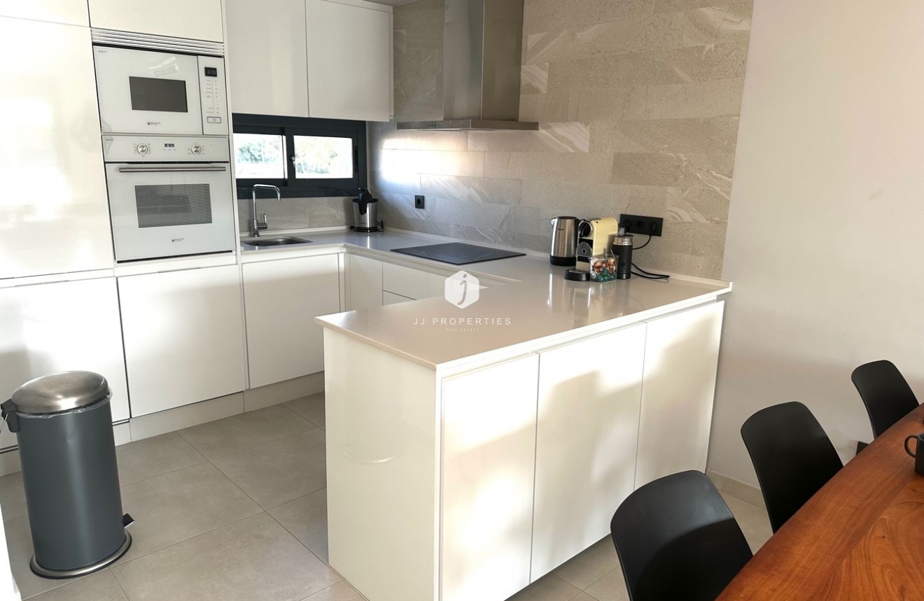 Aus zweiter Hand - Penthouse -
El Raso