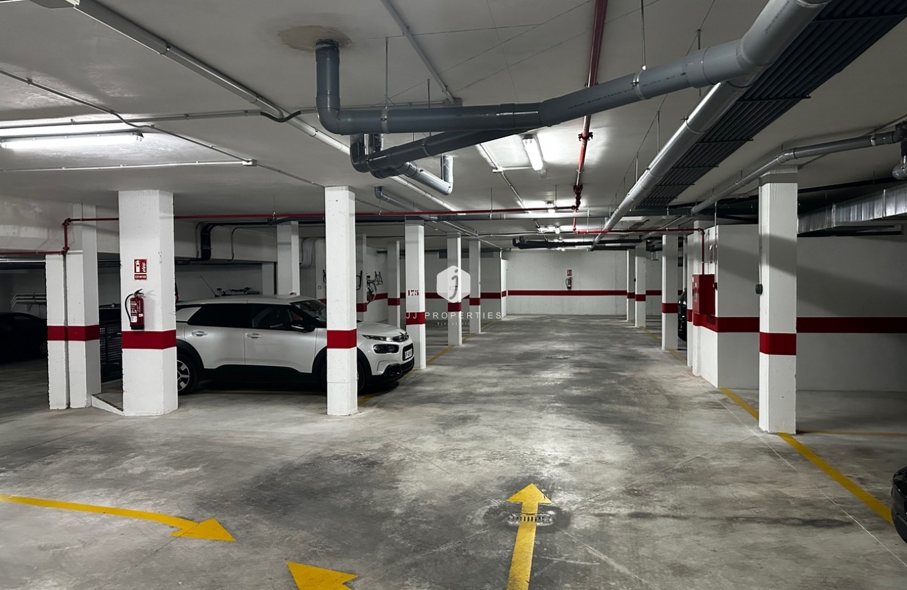 Aus zweiter Hand - Penthouse -
El Raso