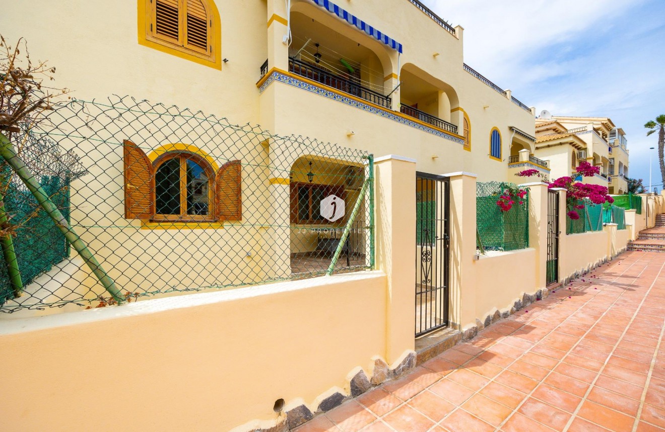 Segunda mano - Bungalow -
Torrevieja - Torre la mata