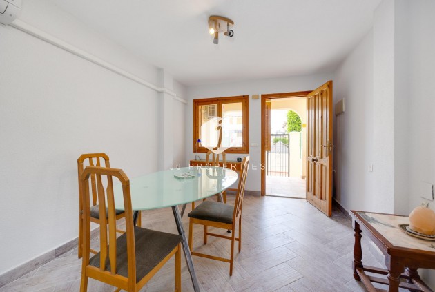 Segunda mano - Bungalow -
Torrevieja - Torre la mata