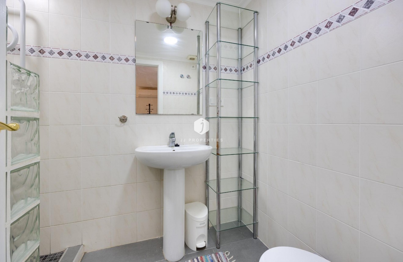 Segunda mano - Bungalow -
Torrevieja - Torre la mata