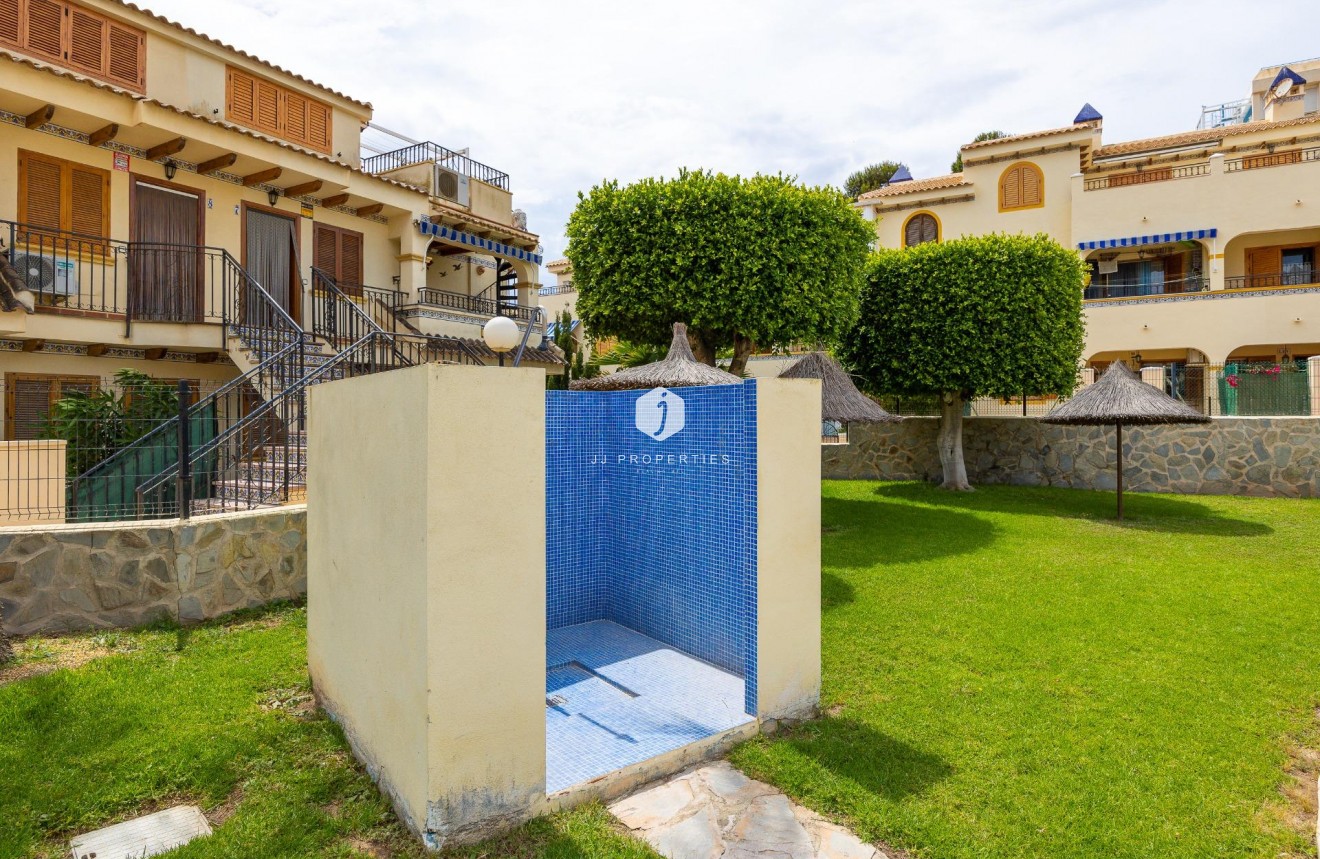 Segunda mano - Bungalow -
Torrevieja - Torre la mata