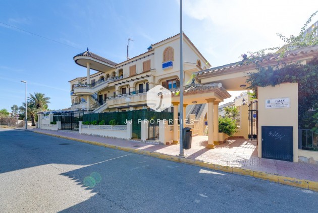 Segunda mano - Bungalow -
Torrevieja - Torre la mata