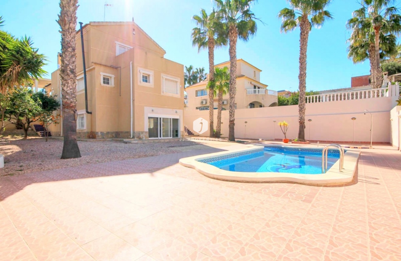 Segunda mano - Villa -
La Zenia - Costa Blanca
