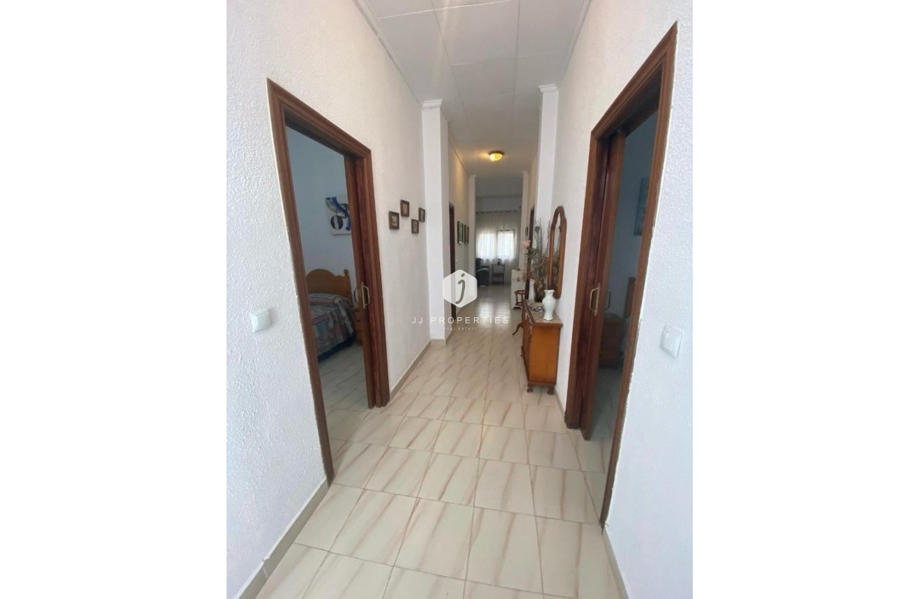 Segunda mano - Chalet -
Torrevieja - Centro