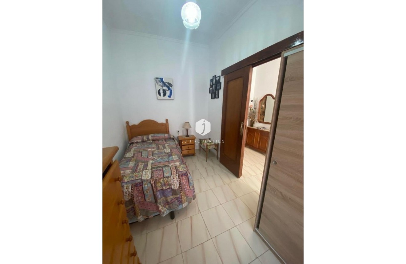 Segunda mano - Chalet -
Torrevieja - Centro