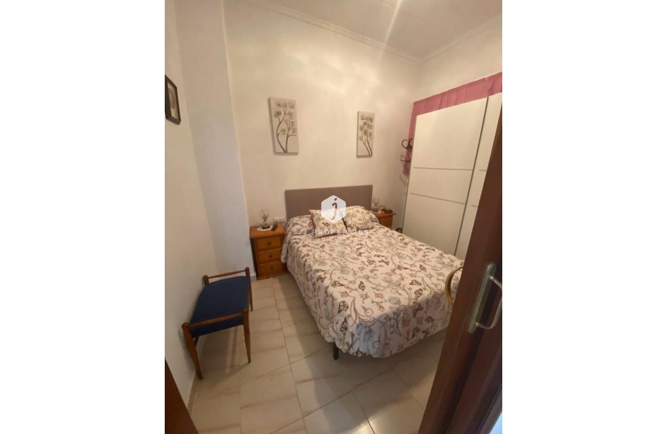 Segunda mano - Chalet -
Torrevieja - Centro