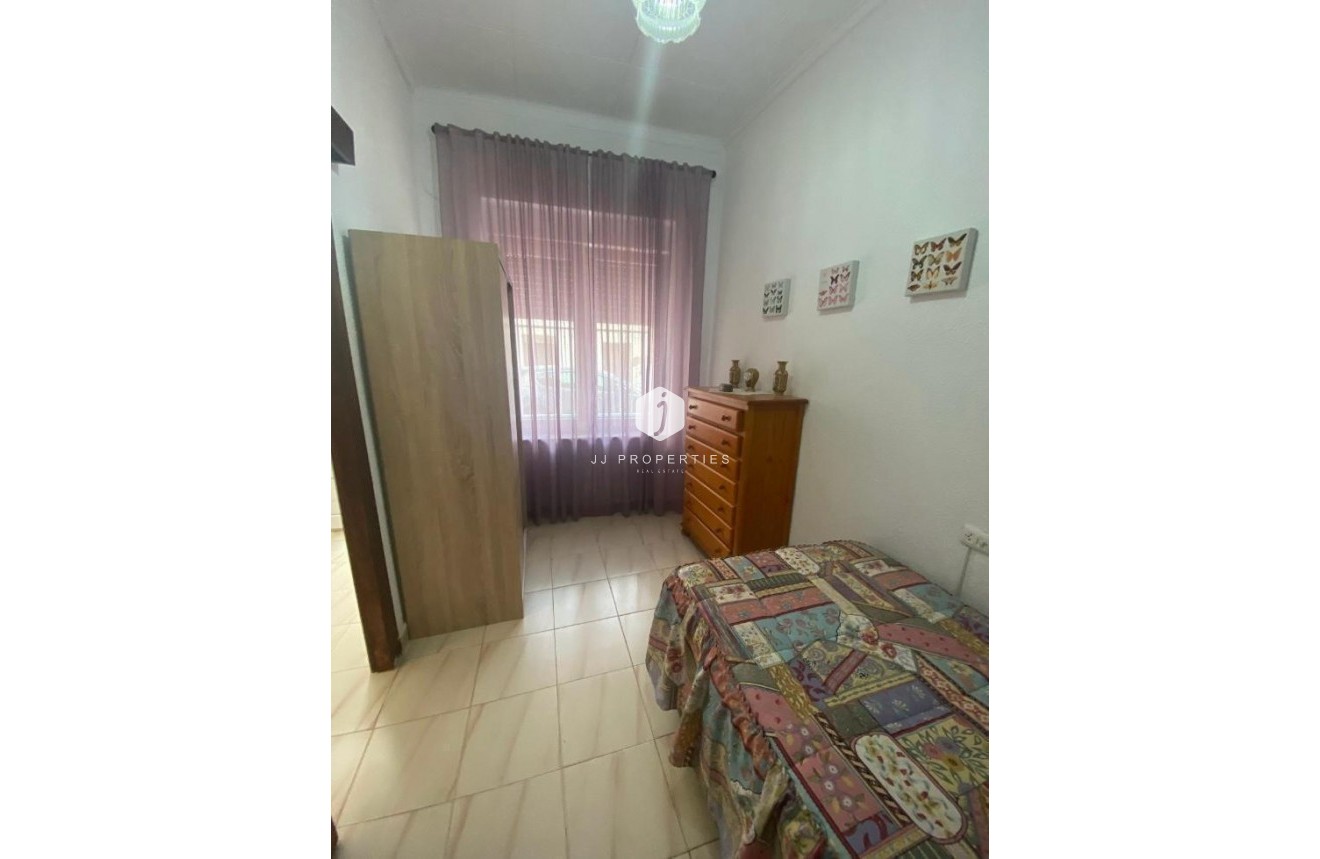 Segunda mano - Chalet -
Torrevieja - Centro