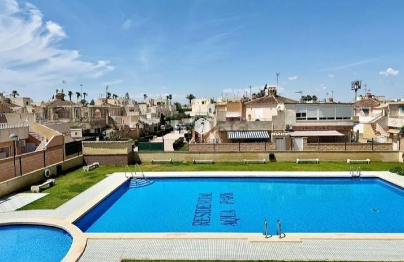 Segunda mano - Chalet -
Torrevieja - Parque Acuático - Sector 25