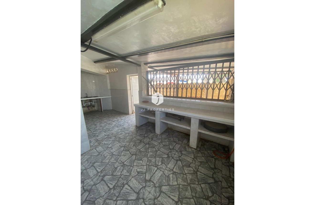 Segunda mano - Chalet -
Torrevieja - Parque Acuático - Sector 25