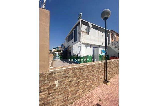 Segunda mano - Chalet -
Torrevieja - Parque Acuático - Sector 25