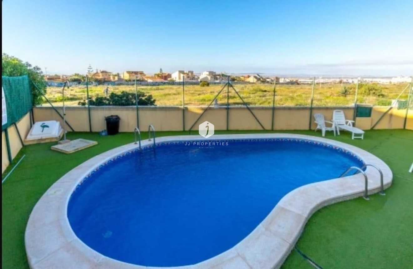 Segunda mano - Chalet -
Torrevieja - aguas nuevas