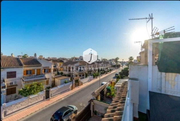 Segunda mano - Chalet -
Torrevieja - aguas nuevas