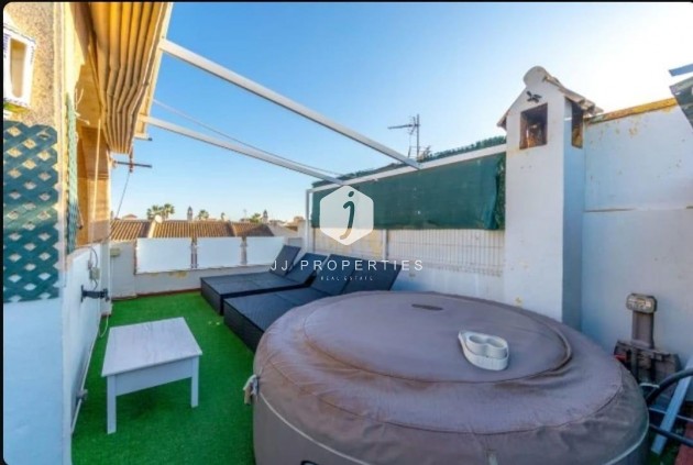 Segunda mano - Chalet -
Torrevieja - aguas nuevas