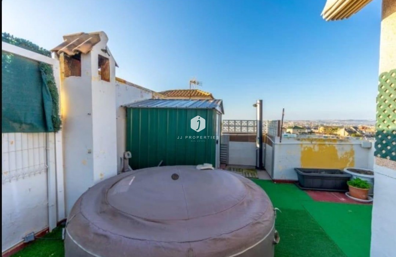 Segunda mano - Chalet -
Torrevieja - aguas nuevas