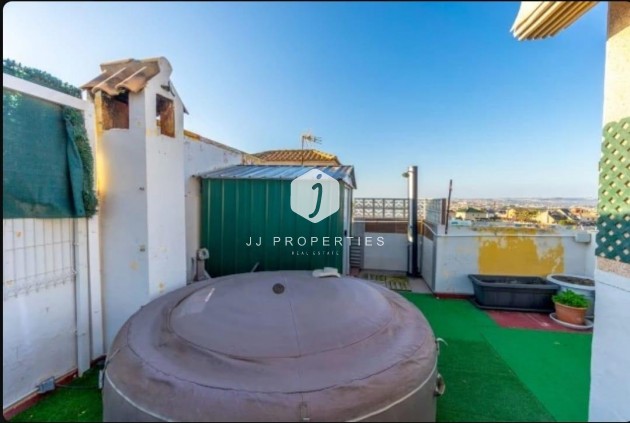 Segunda mano - Chalet -
Torrevieja - aguas nuevas