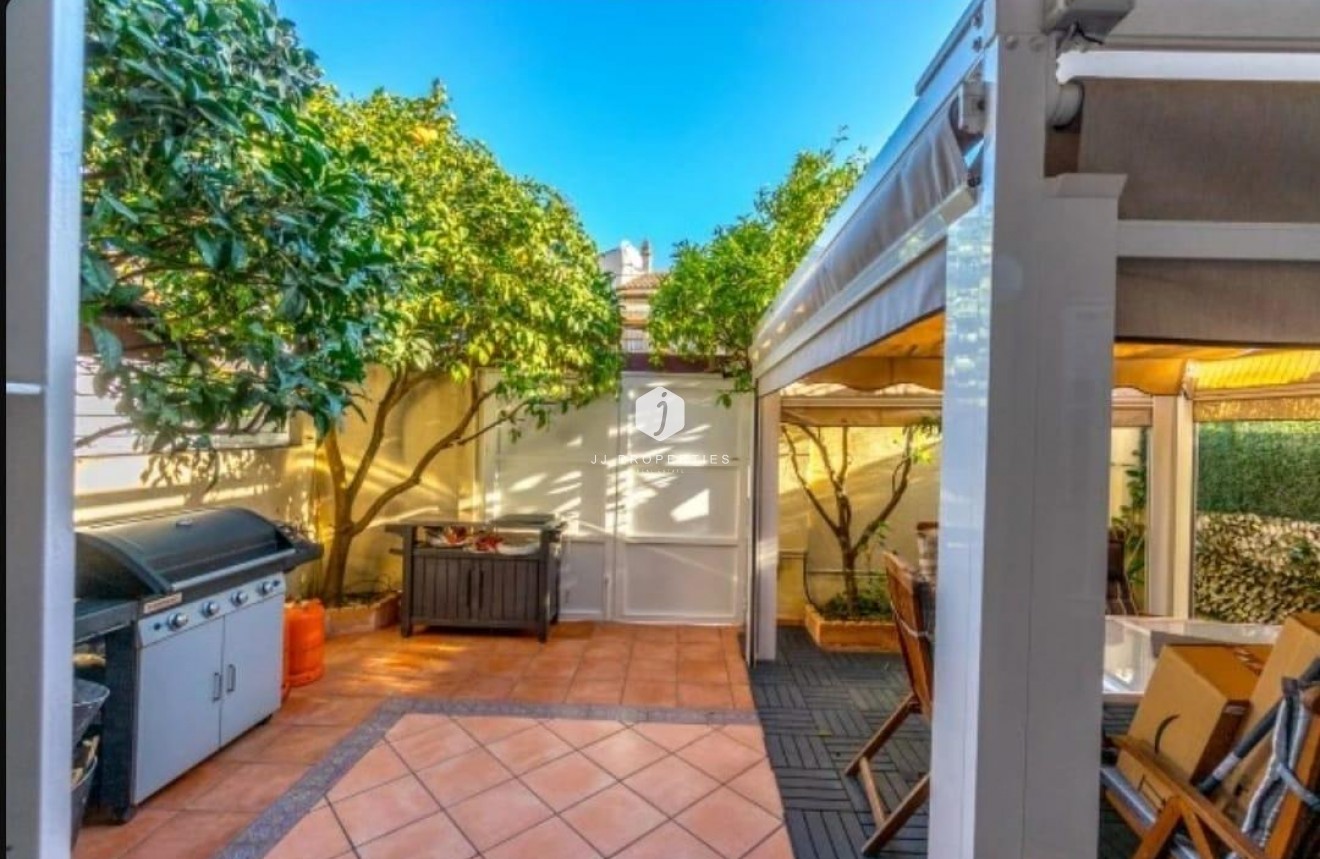 Segunda mano - Chalet -
Torrevieja - aguas nuevas