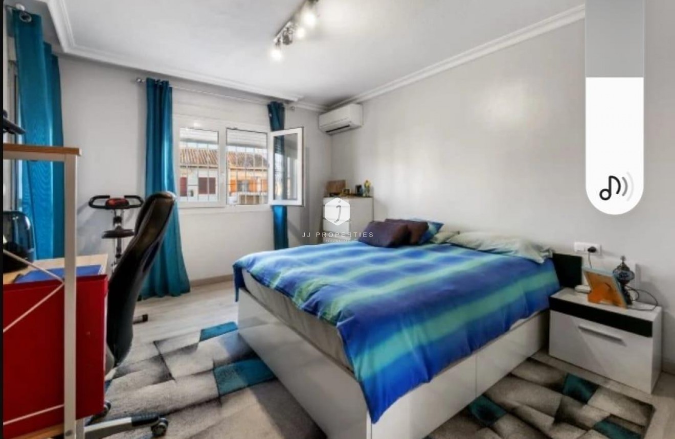 Segunda mano - Chalet -
Torrevieja - aguas nuevas