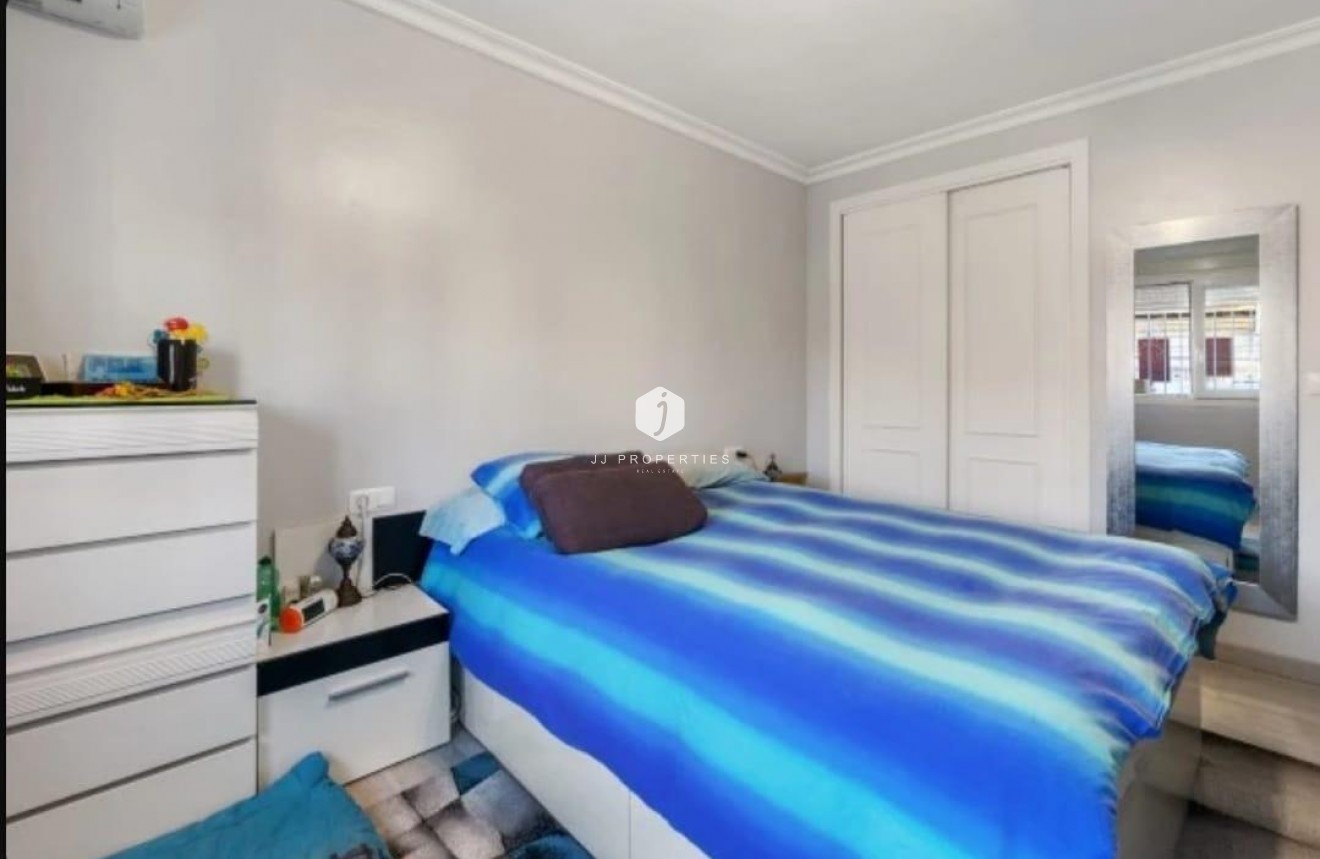 Segunda mano - Chalet -
Torrevieja - aguas nuevas