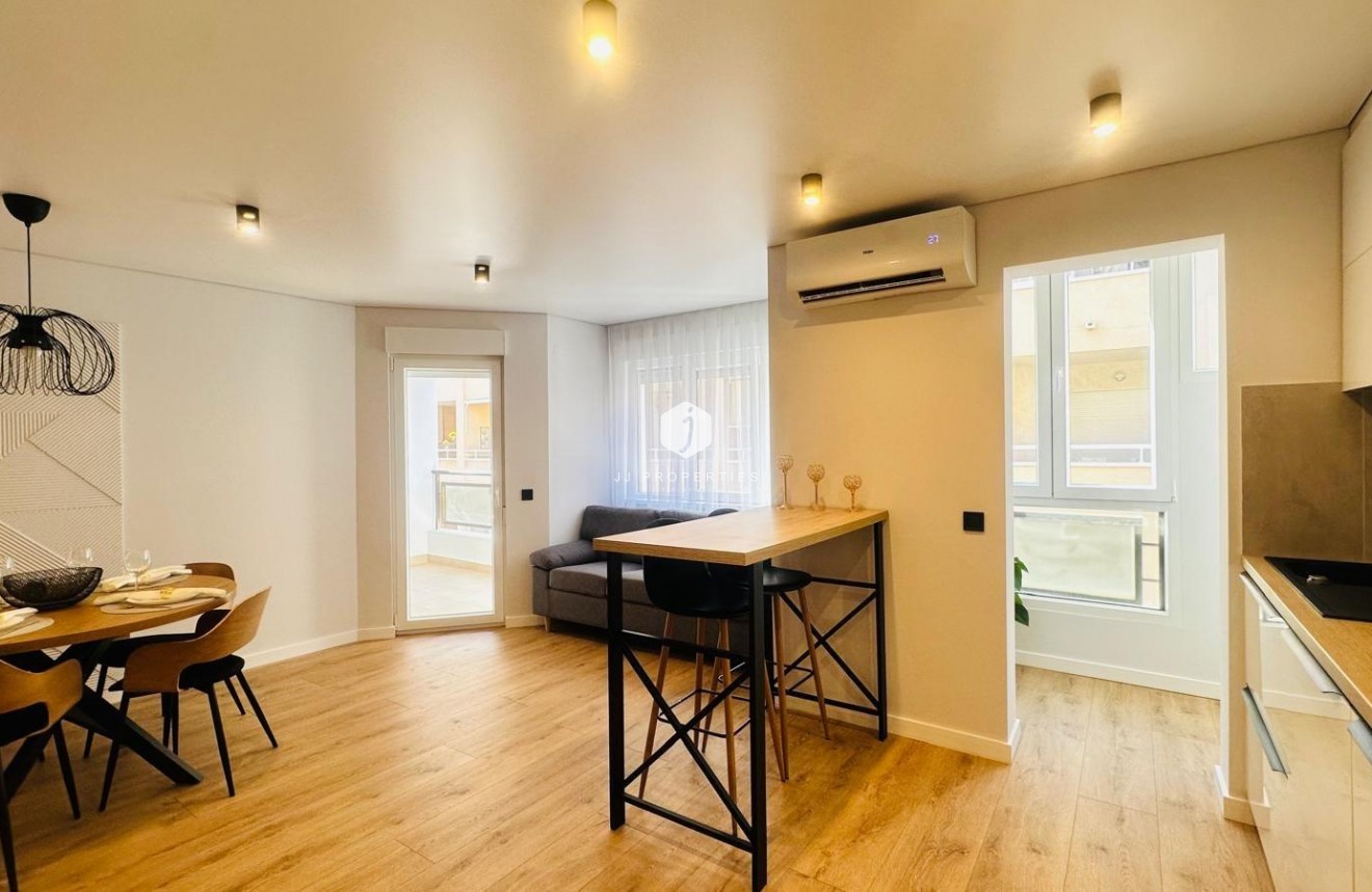 Segunda mano - Apartamento / piso -
Torrevieja - Playa del Cura